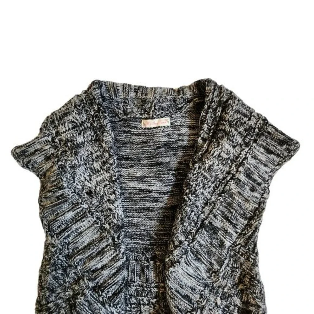 It's Our Time Black White Grey Open Front Sleeveless Cardigan Shrug UNKNOWN SIZE
